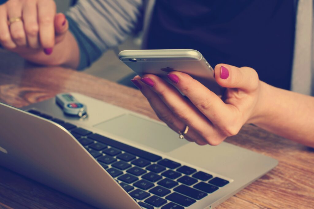 Woman providing support through the Alexandra Geczi Family Law helpdesk